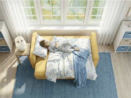 Dziecko w pokoju śpi na kanapie Młodzieżowa Sofa Rozkładana 155 cm DALLAS